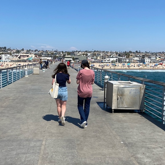 Meet your Posher, Amy: 700+ sales! 5⭐️rated seller! 4x posh party host. - Picture 5 of 10